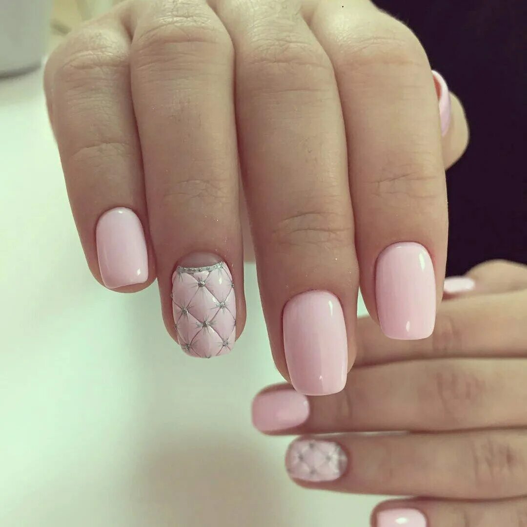 светло розовые ногти. розовый маникюр. маникюр бледнорозрвый. красивый нежный маникюр. розовый маникюр.
