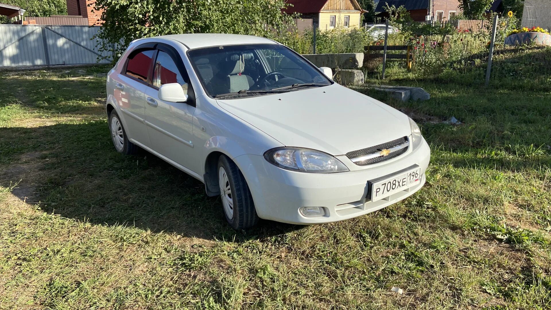 Chevrolet lacetti 2017. Джентра спидометр. Шевроле лачетти хэтчбек. Шевроле лачетти белый седан  крыша. Chevrolet lacetti тест стрелок.