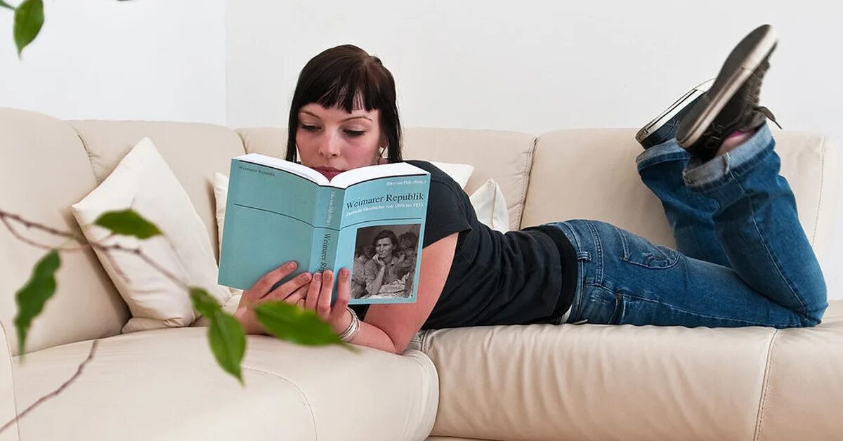 Читают ли подростки. Чтение лежа. Девушка с книгой сверху. Чтение книг. Книга для девочек.