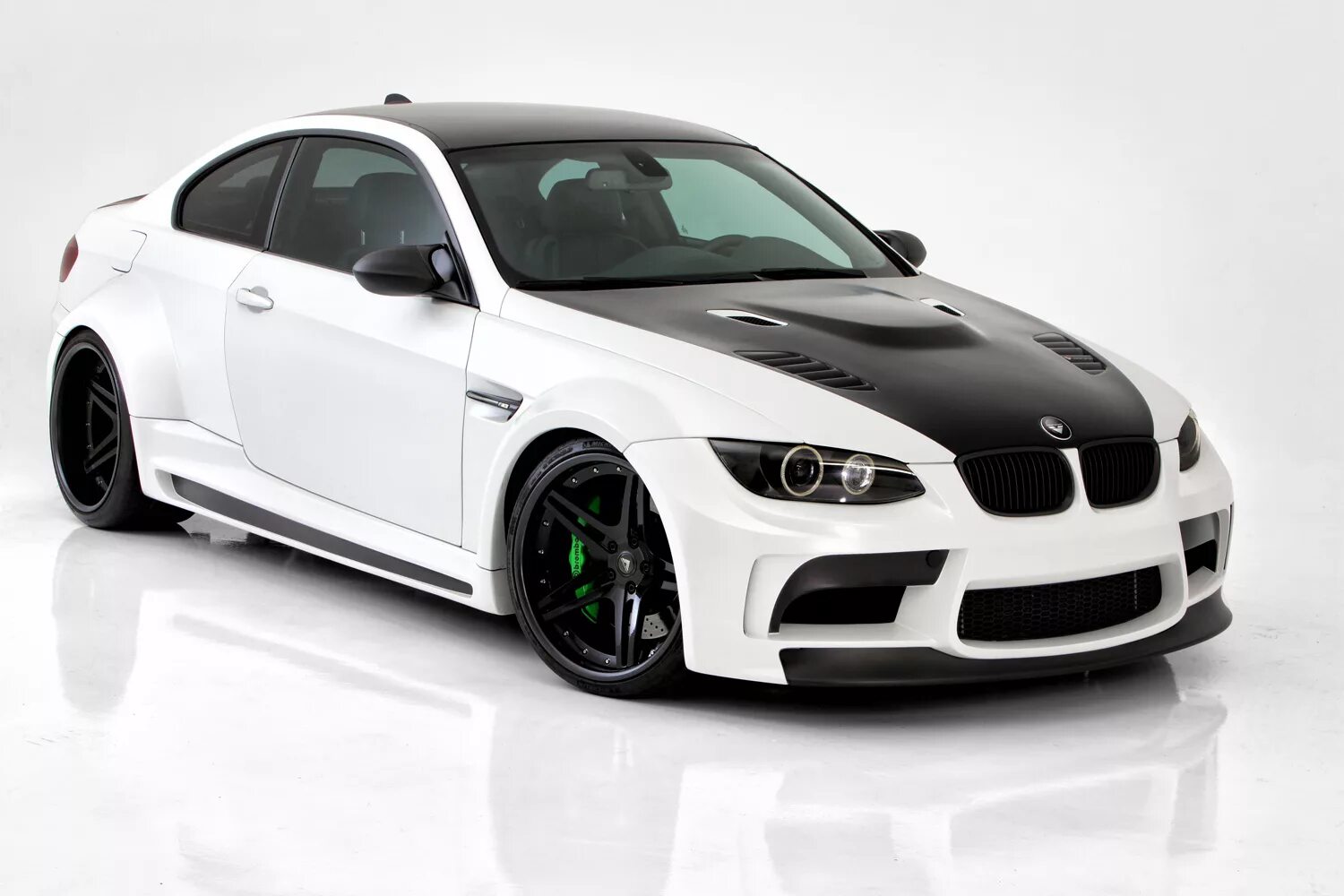 White machine. BMW m3 e92. БМВ м3 е92 Vorsteiner. BMW m3 2012. BMW e92 Lumma.