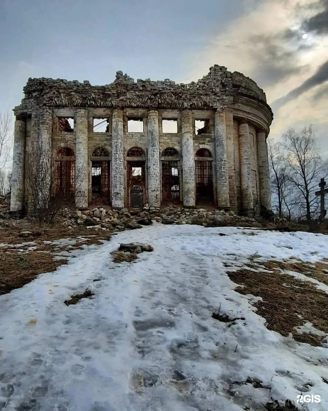 Усадьба разрушенные усадьбы. Усадьба Брискорнов пятая гора. Пятая гора Волосовский район. Троицкая Церковь усадьбы "пятая гора". Руины усадьбы пятая гора.