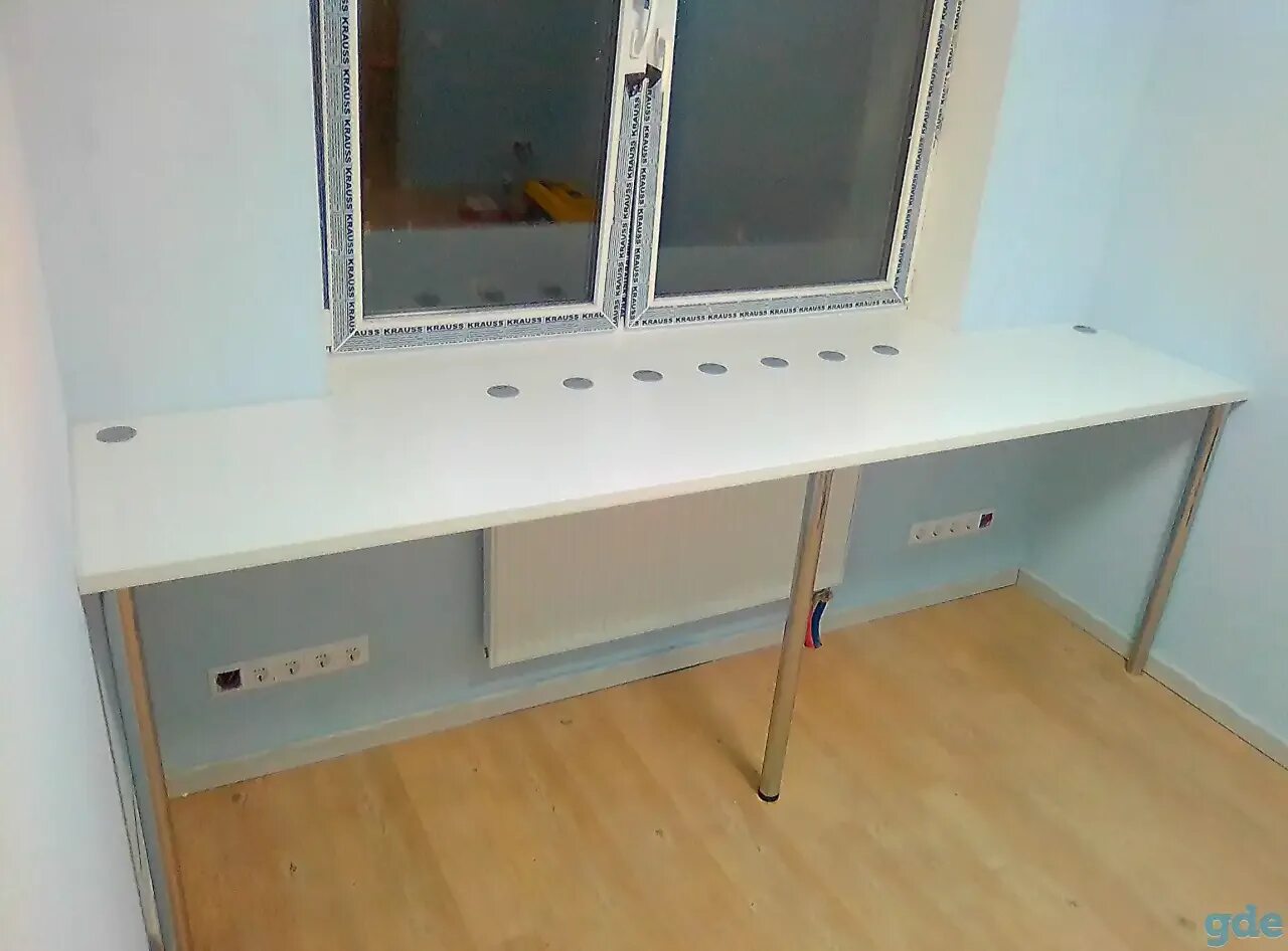 Стол вместо подоконника в комнате. Как из подоконника сделать стол. Подоконник-стол. Подоконник-стол. Стол под подоконник.