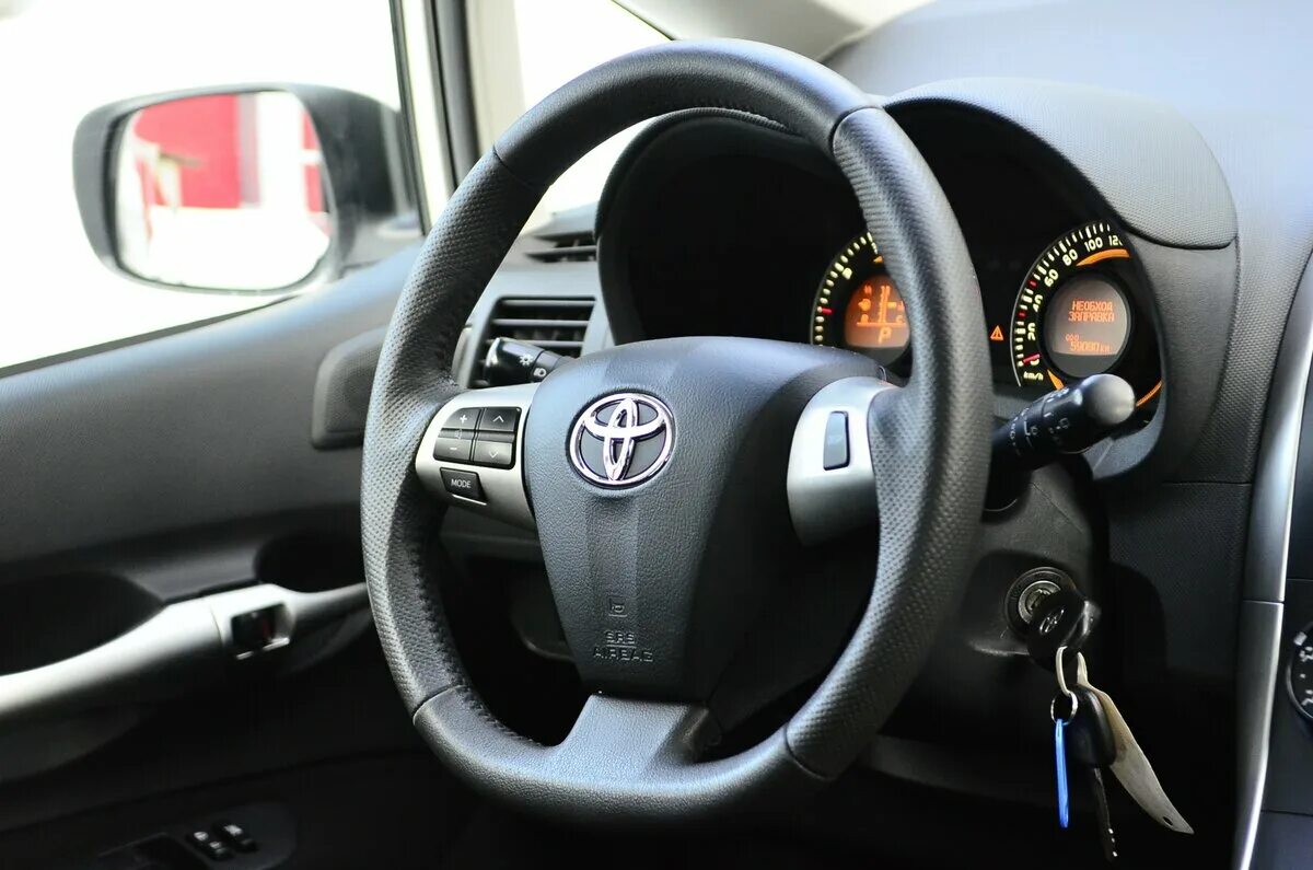 Тойота аурис 2009. Toyota auris hybrid 2013. Тойота аурис 2012 год. Аурис тойота 150. Toyota auris 2014 хэтчбек.