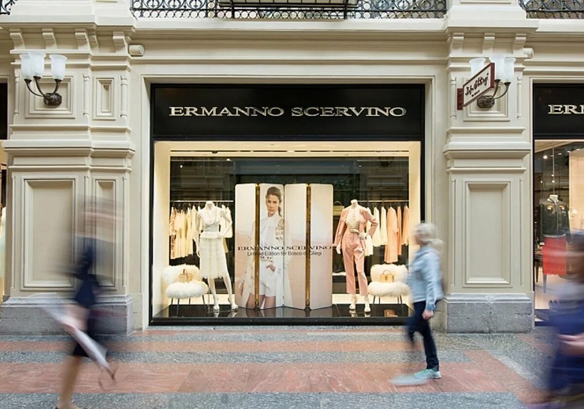 Ermanno Scervino бренд. Магазины Эрмано Шервино. Витрина магазина Ermanno Scervino. Крокус Сити Молл магазины.