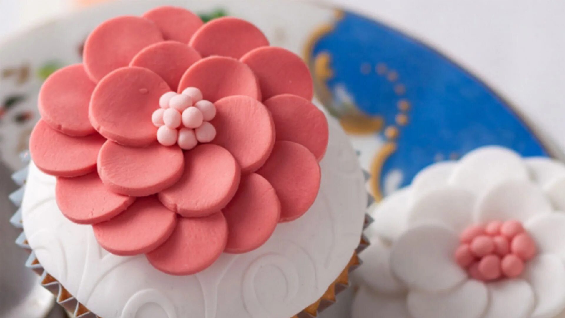 мастика из маршмеллоу в домашних. сахарная сырцовая мастика. мастика для торта. домашний торт с мастикой. мастика съедобная.