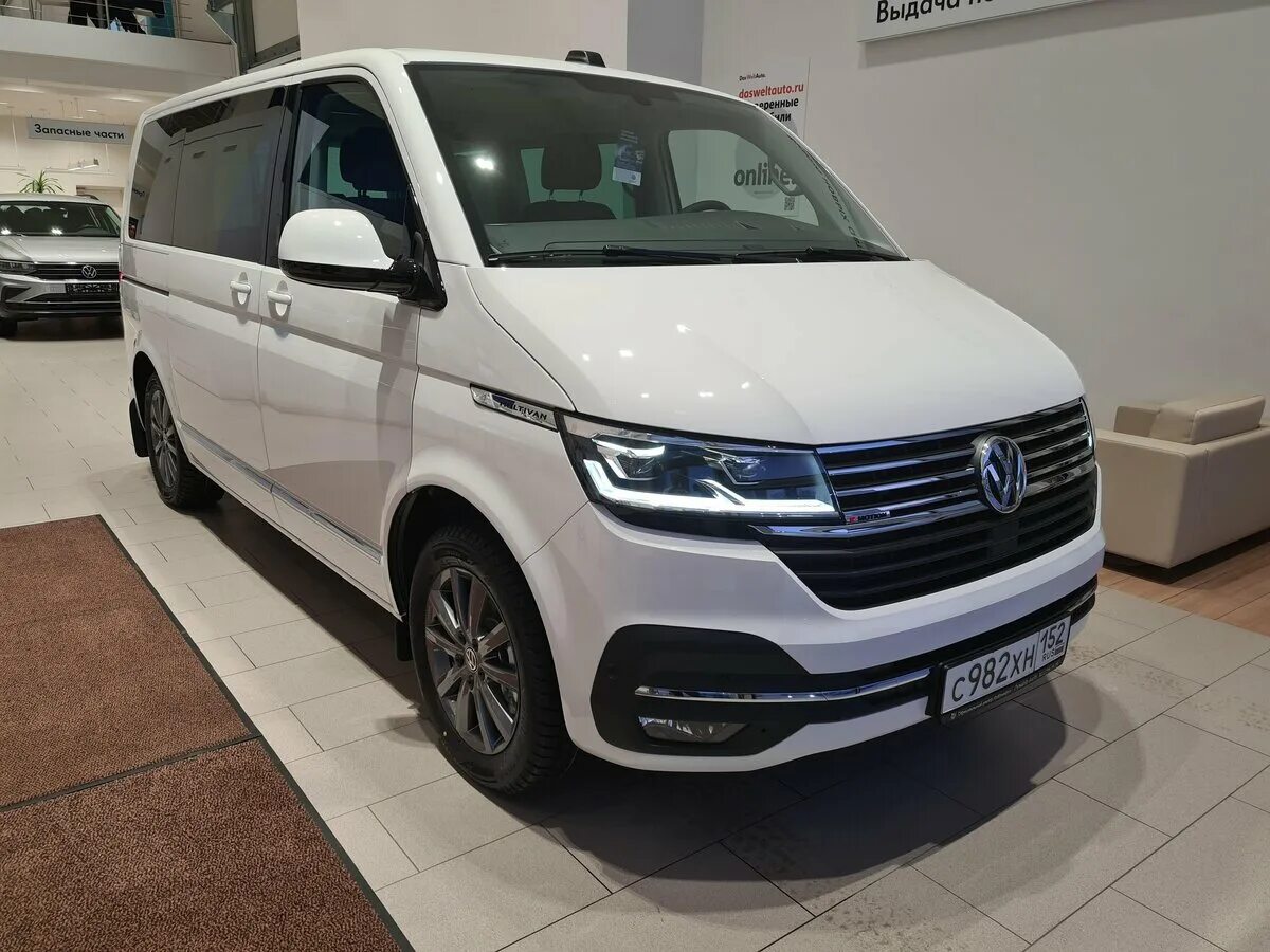 Volkswagen Multivan белый. Multivan 2022. Новый Фольксваген 2022. Фольксваген 2022 года.