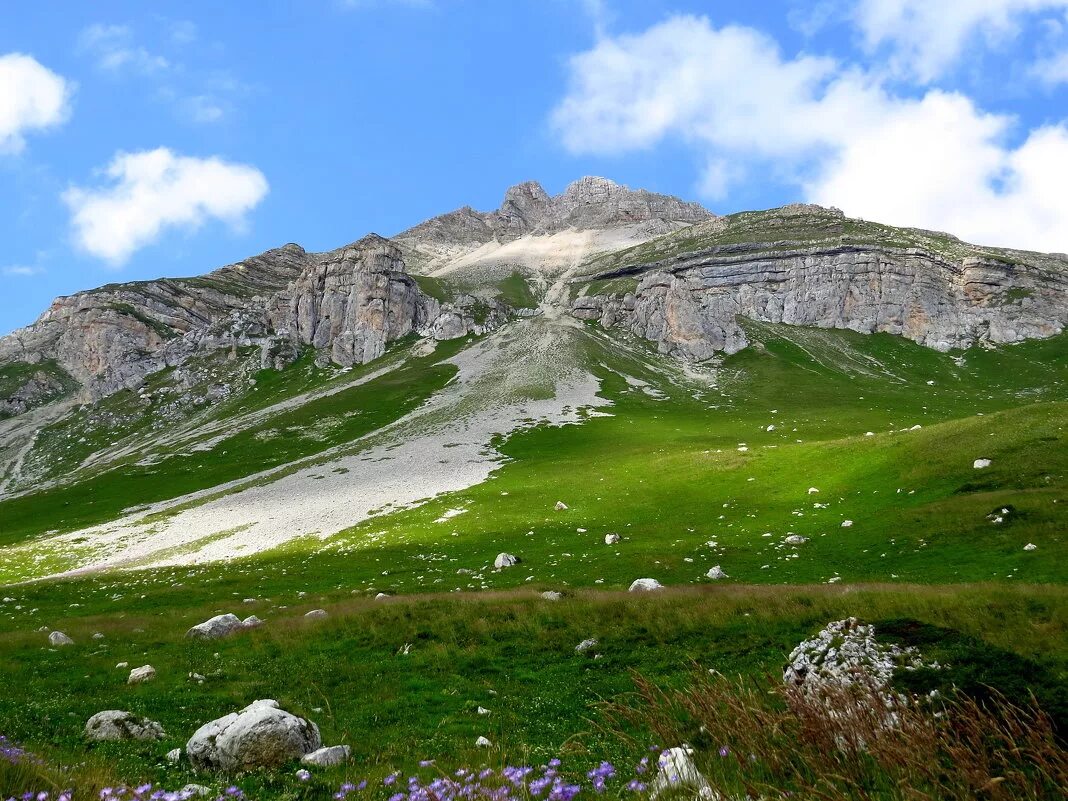 Лаго наки где это находится. Плато лаго наки. Пик татьяны лагонаки. Каменное море лагонаки. Долина лагонаки краснодарский край.