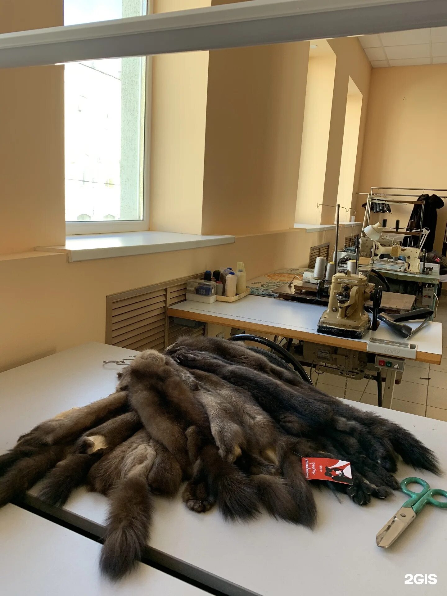 Меховые ателье киров. Ателье на кирова. Фото меховое ателье. Ателье багира омск. Перекрой шубы.