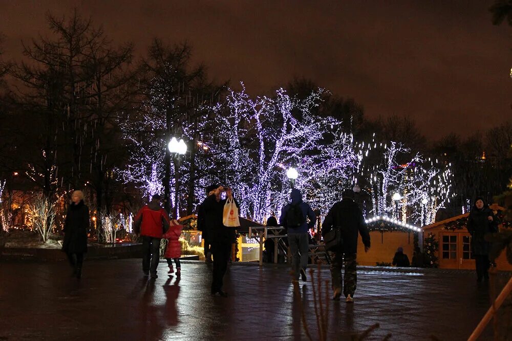 Где можно погулять в москве в марте. Прогулки по вечерней Москве. Вечерний прогулка в Москве. Вечерняя площадь Пушкина. Вечерняя прогулка по Москве фото.