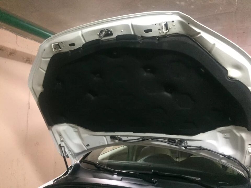 Вольво хс90 капот с горбом. Капот вольво xc90. Капот вольво хс70. Уплотнитель капота hyundai ix35. Капот вольво xc90.