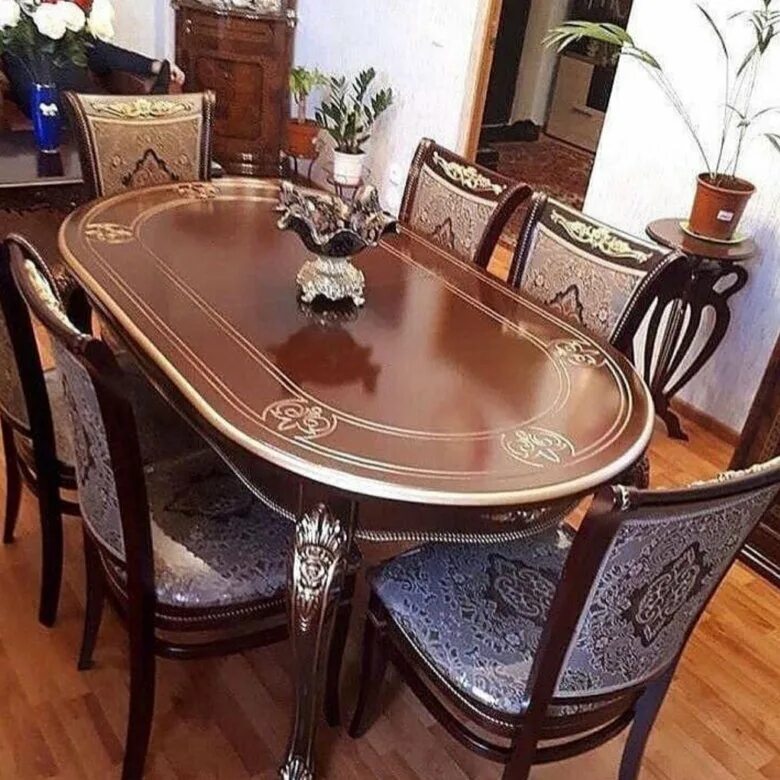 Шикарный кухонный стол. Овальные столы для гостиной. Дагестанские круглые столы и стулья для кухни.