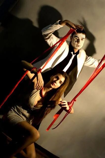 кукла марионетка. марионетка. марионетка арт. марионетка человек. женщина кукловод.