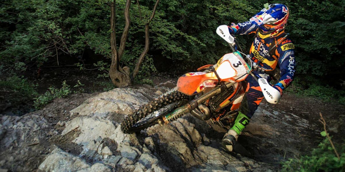 Эндуро ред Булл. Романьякс эндуро. Red bull hard Enduro. Red bull ROMANIACS.