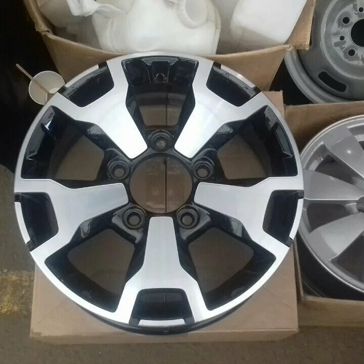 Диски grizzly r16 на ниву. Нива урбан 215 65 16. 16'' легкосплавные диски grizzly двухцветные. 16'' легкосплавные диски grizzly. Диски нива урбан r16.