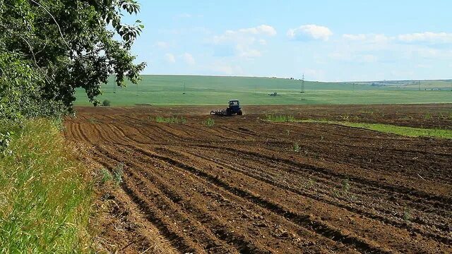 Вспаханное поле. Вспаханная земля. Поле пахота. Вспаханная почва.