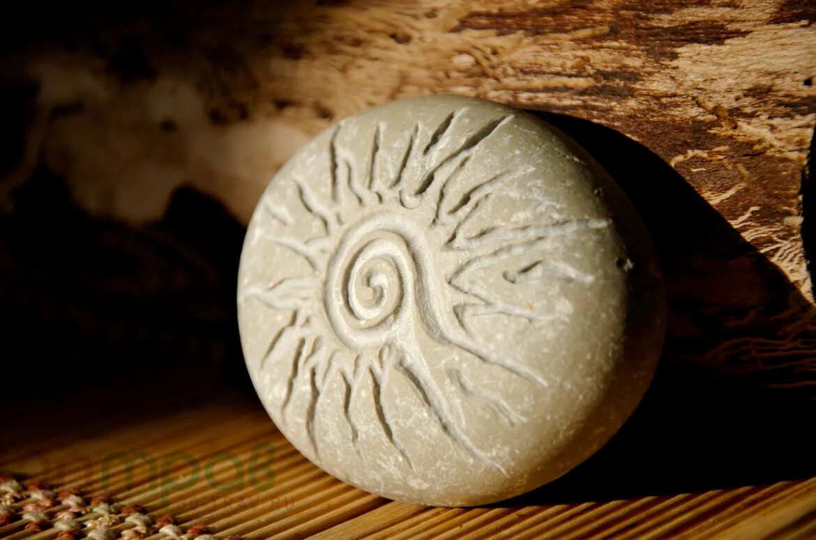 Солнце майя. Камень солнца высокое разрешение. Камень солнца и луны. Круг ацтеков солнечный ацтеков. Солнечный камень древних ацтеков.