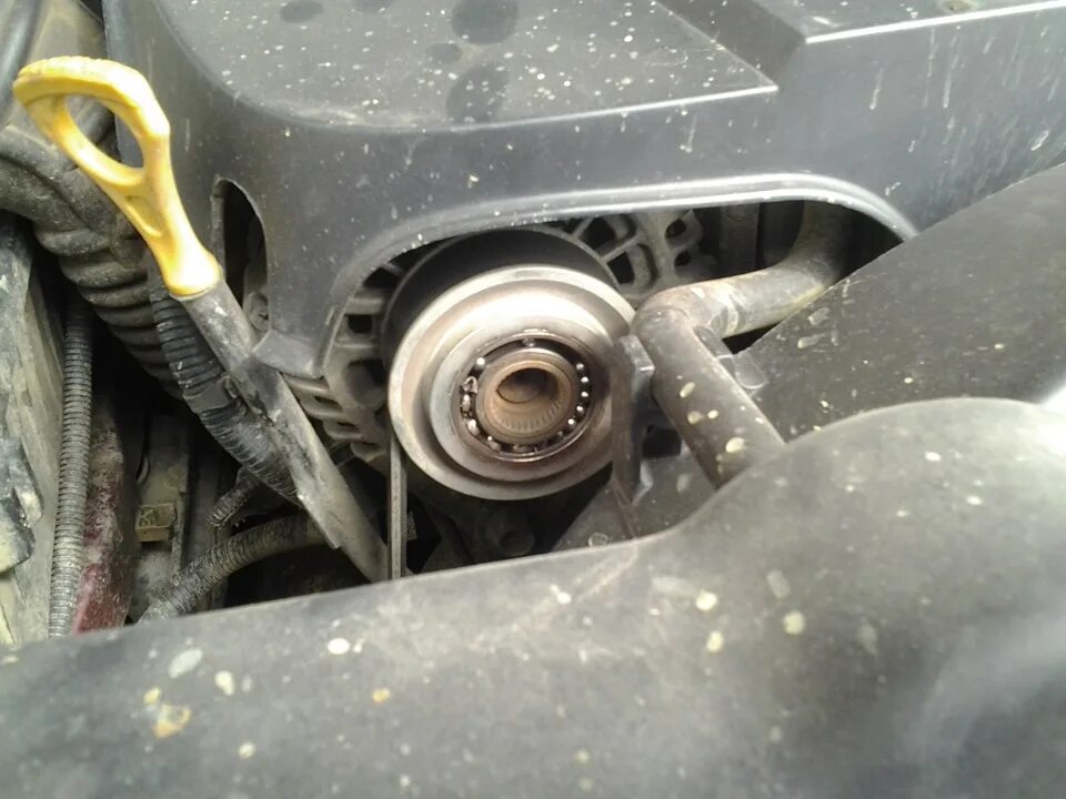 Не крутится шкив. Не крутится шкив. Шкив генератора соренто киа. Не крутится шкив. Volvo шкив генератора.