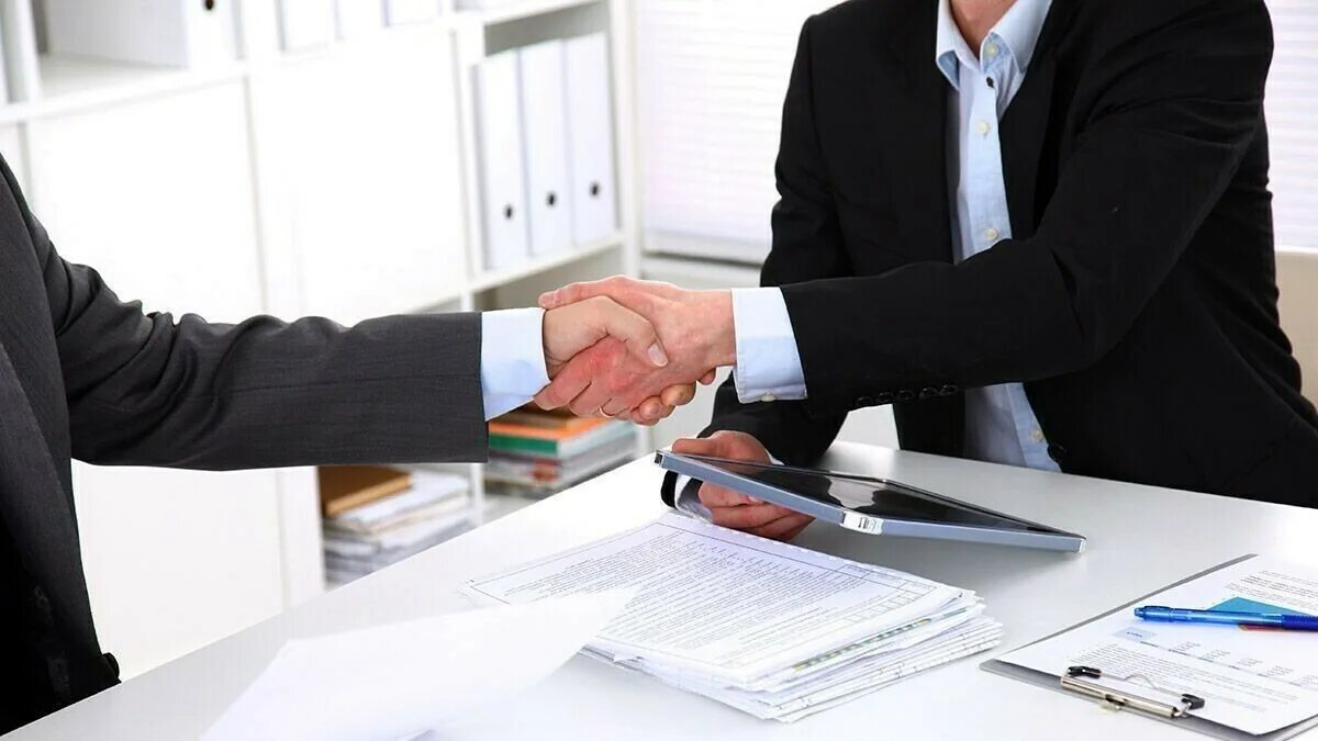 Работает частным предпринимателем