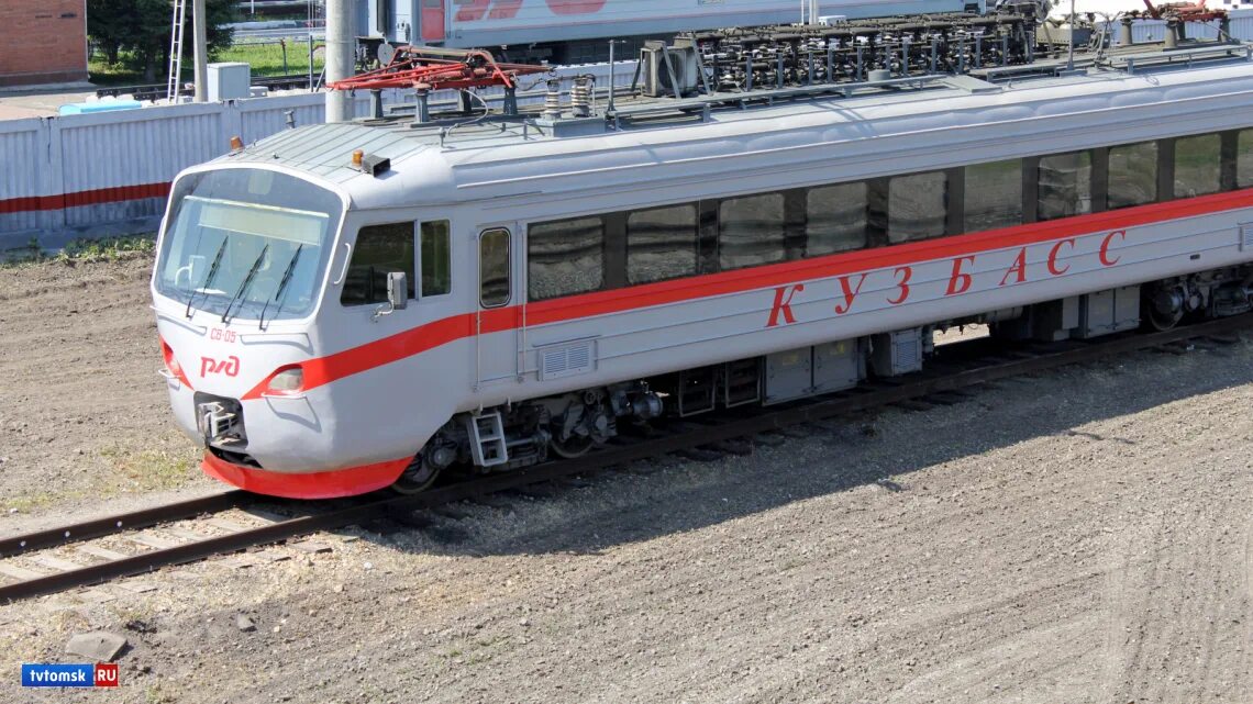 Электропоезд томск кузбасс пригород. Томск кемерово электричка. Поезд 252. Тайга 1 томск электричка. Электрички томск басандайка.