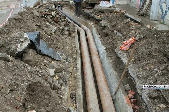 Найти порыв. Хабаровские теплотрассы тэц. Порыв водопровода. Прорыв водопровода. Порыв теплотрассы.