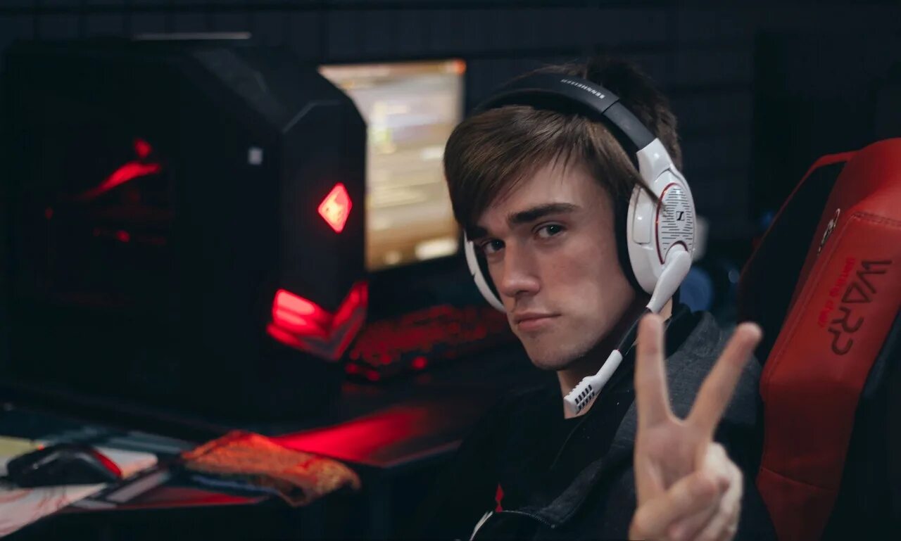 Играет профессионал дота. Universe dota. Самые богатые дота 2. Johan sundstein. Самые богатые дота 2.
