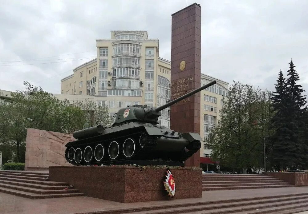 В каком городе установлен памятник танковому. Памятник Уральскому добровольческому корпусу Пермь. Памятник Уральскому добровольческому корпусу. Памятник Уральскому добровольческому танковому корпусу в Перми. Памятник Уральскому добровольческому корпусу т 34 Пермь.