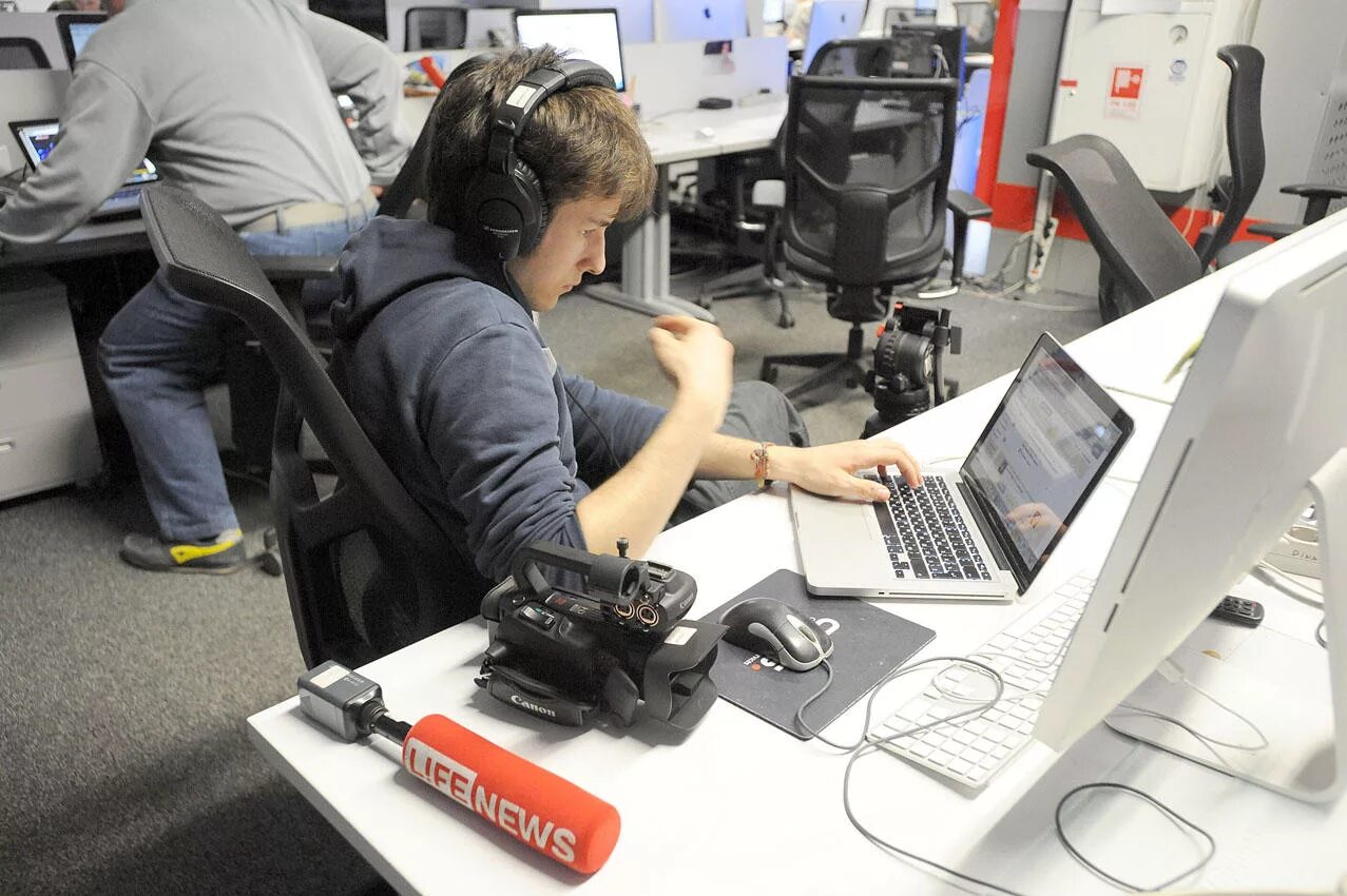 включи где можно работать. программист it специалист. куда устроиться на работу. кем можно устроиться на работу. профессия компьютерные системы и комплексы.