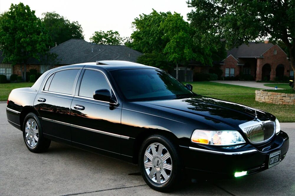 Town car 3. 2003—2011 Lincoln Town car. Линкольн Таун кар 2003. Lincoln Town car. Lincoln Town car 2011.