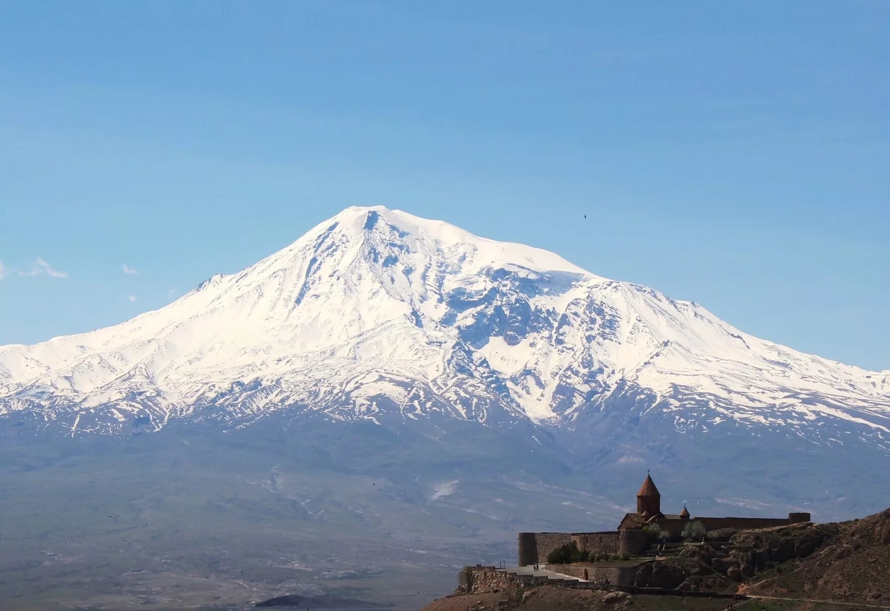 Гора Арарат. Гора Арарат и хор Вирап Армения. Гора Арарат и Масис. Гора Масис Армения. Арарат находится в армении