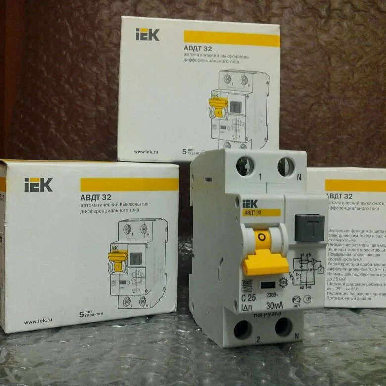 Mad22 5 016 c. Дифавтомат ИЭК 25а. Автоматический выключатель дифференциального тока авдт32 c25 IEK. IEK автоматические выключатели c25. Диф автомат АВДТ 32 c25 "IEK".