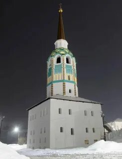 Знаменитая 60 метровая падающая колокольня в городе
