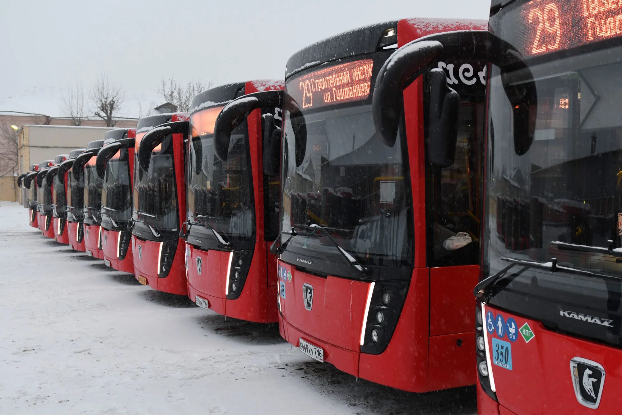 В казани автобусы ездят. Автобус. Автобус Казань. Новые автобусы Казань. Автобус евро 5.