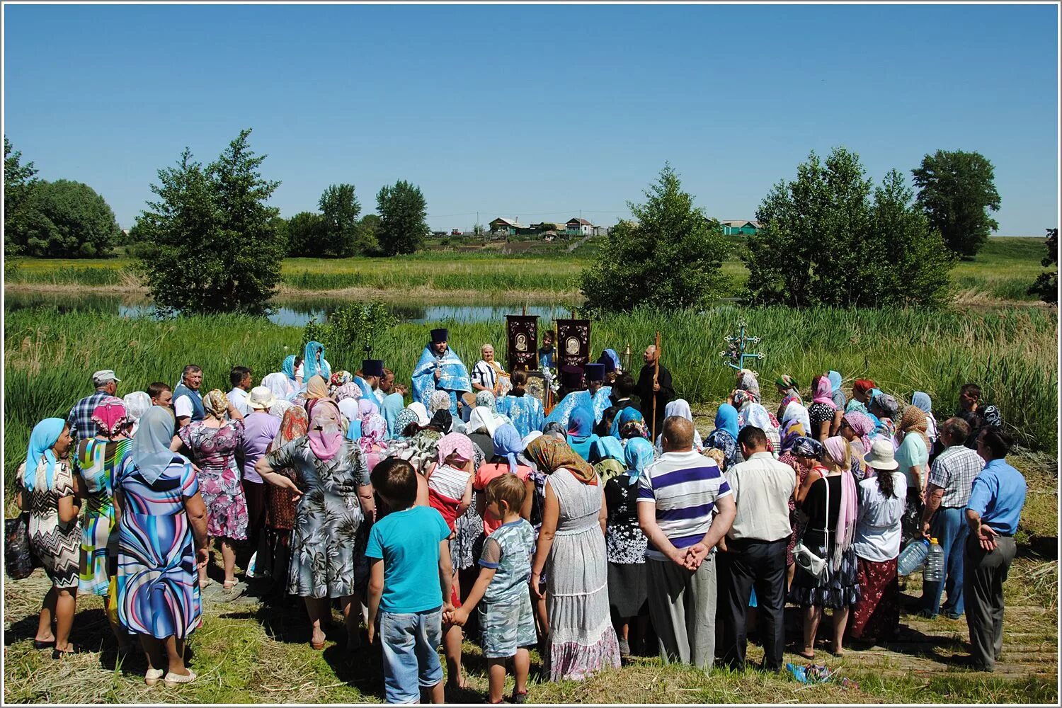 Погода в часах татарстан. Антоновка Республика Татарстан Спасский район. Крестный ход в Никольском Спасского района Татарстана. Никольское Спасский район Татарстан. Школа антновки Спасский район.