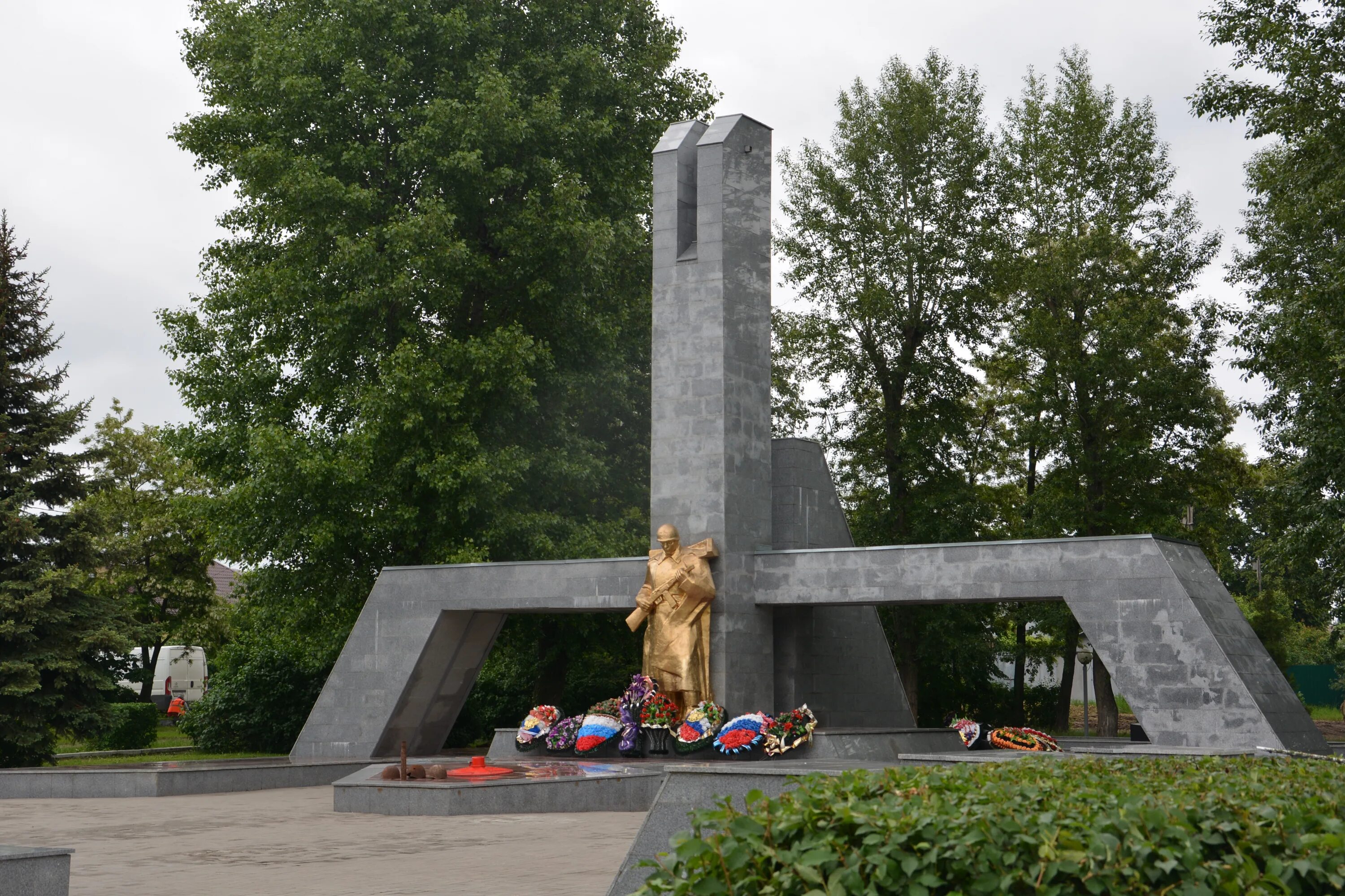 Мемориалы великой отечественной войны в россии. Мемориальный комплекс Братская могила Воронеж. Воинский мемориал (ул. Молодёжная, Отрожка). Мемориальный комплекс Братская могила Кантемировка. Братская могила Воронеж Отрожка.