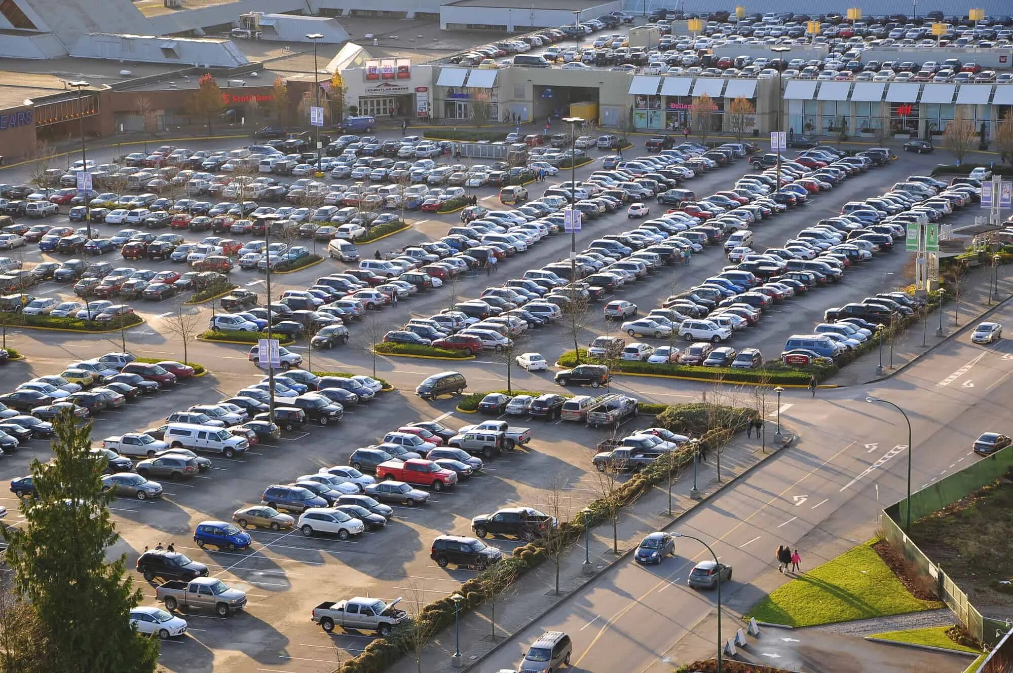 More parking lots. Большая парковка. Большая парковка с машинами сверху. Большая парковка в ТЦ. Машина на парковке в торговом центре.