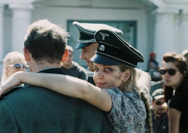 Где немец влюбился в русскую девушку. Где немец влюбился в русскую девушку. Где немец влюбился в русскую девушку. Фильм про любовь немца и еврейки. Неизвестный солдат фильм 2017.