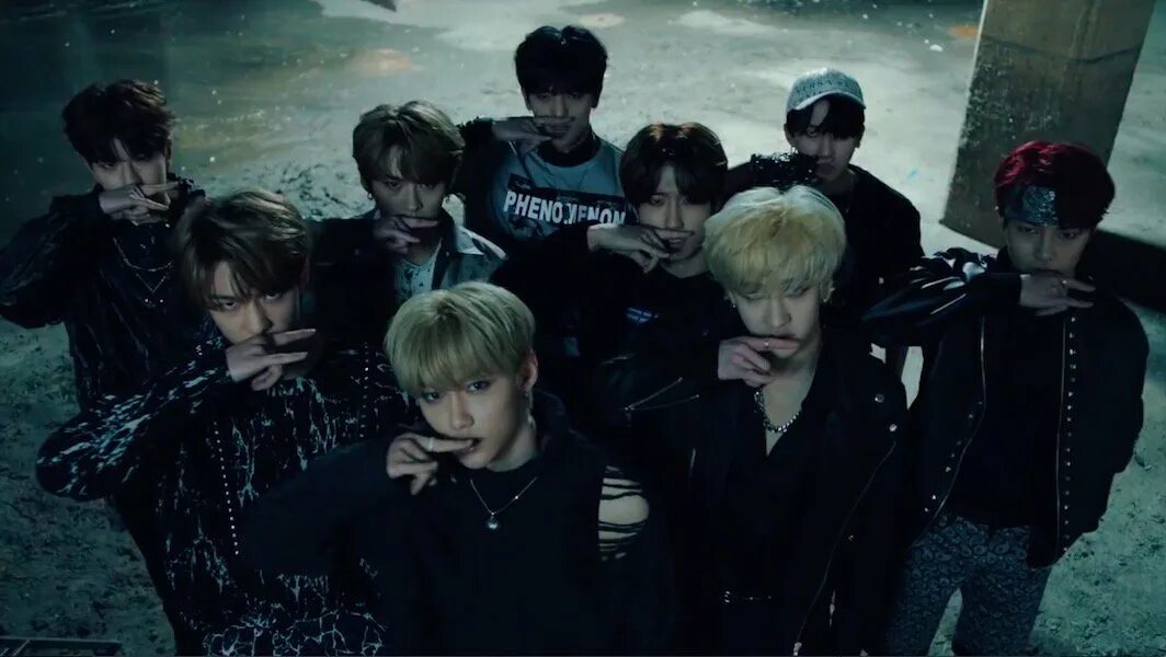 Группа stray kids 2021. Группа stray kids 2021. Lisa stray kids. Группа stray kids 2022. Альбом stray kids.