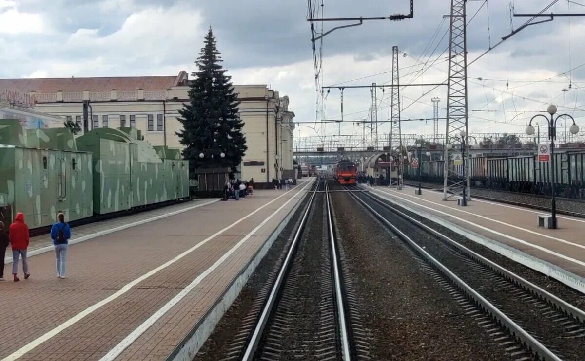 Московский поезд. Поезда под Тулой. Пассажирский поезд Тула. Электричка фото. Станция лагерная