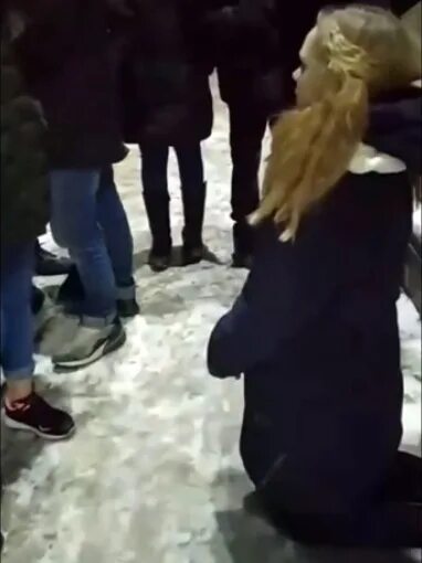 Одноклассницу по очереди