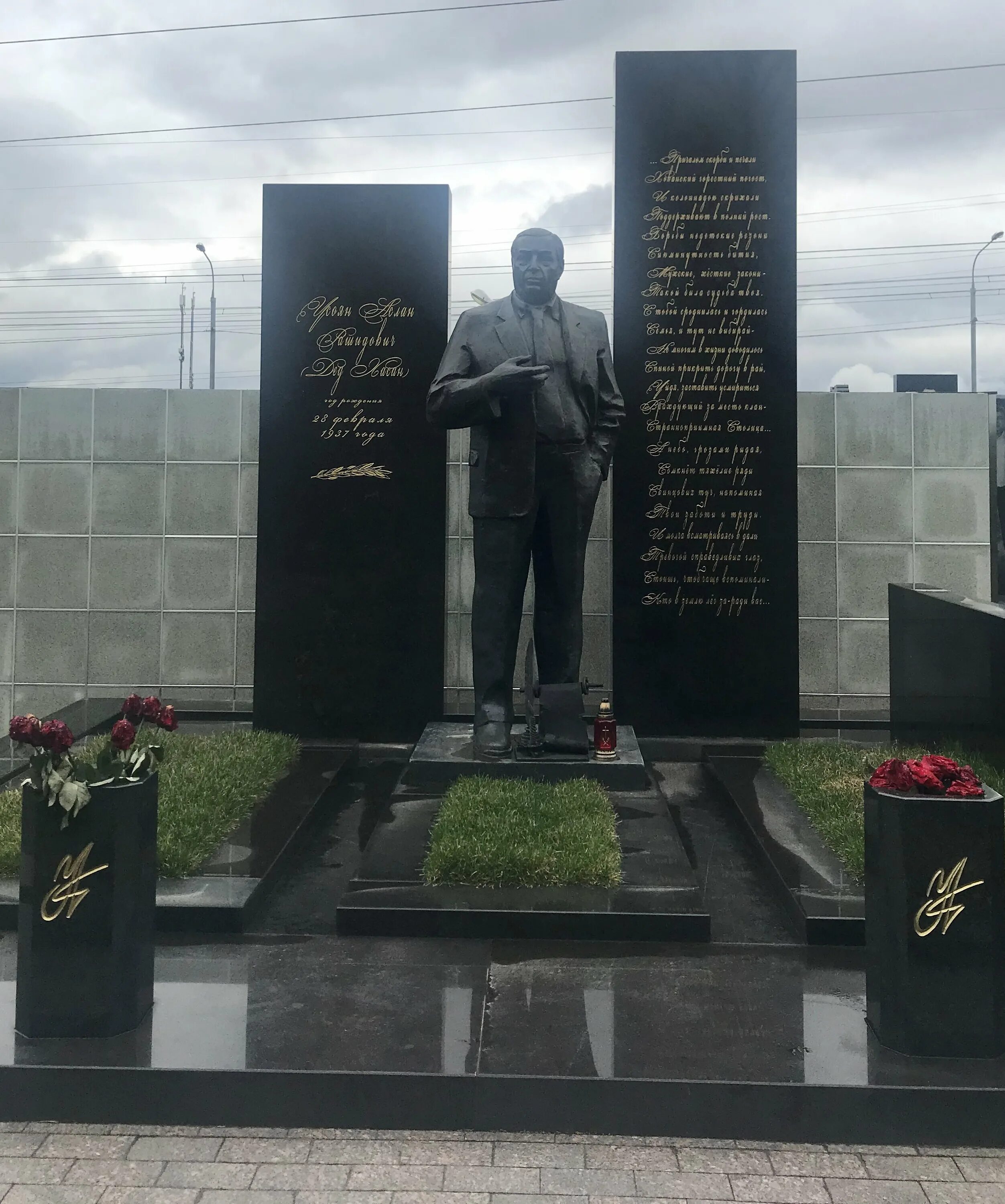 Ваганьковское кладбище могилы бандитов. Андрей голубев вор. Коля зыков якутенок. Надгробные памятники братков 90-х. Востряковское кладбище могилы бандитов.