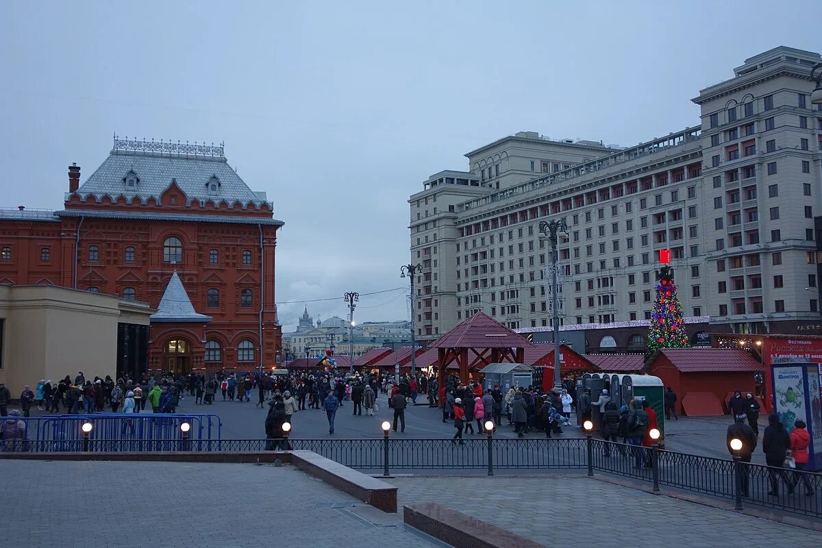 Kfc манежная площадь. Манежная площадь москва. manezhnaya square russian: manezhnaya ploschad or манежная площадь ,. отель на манежной площади в москве. манежная площадь 1994.