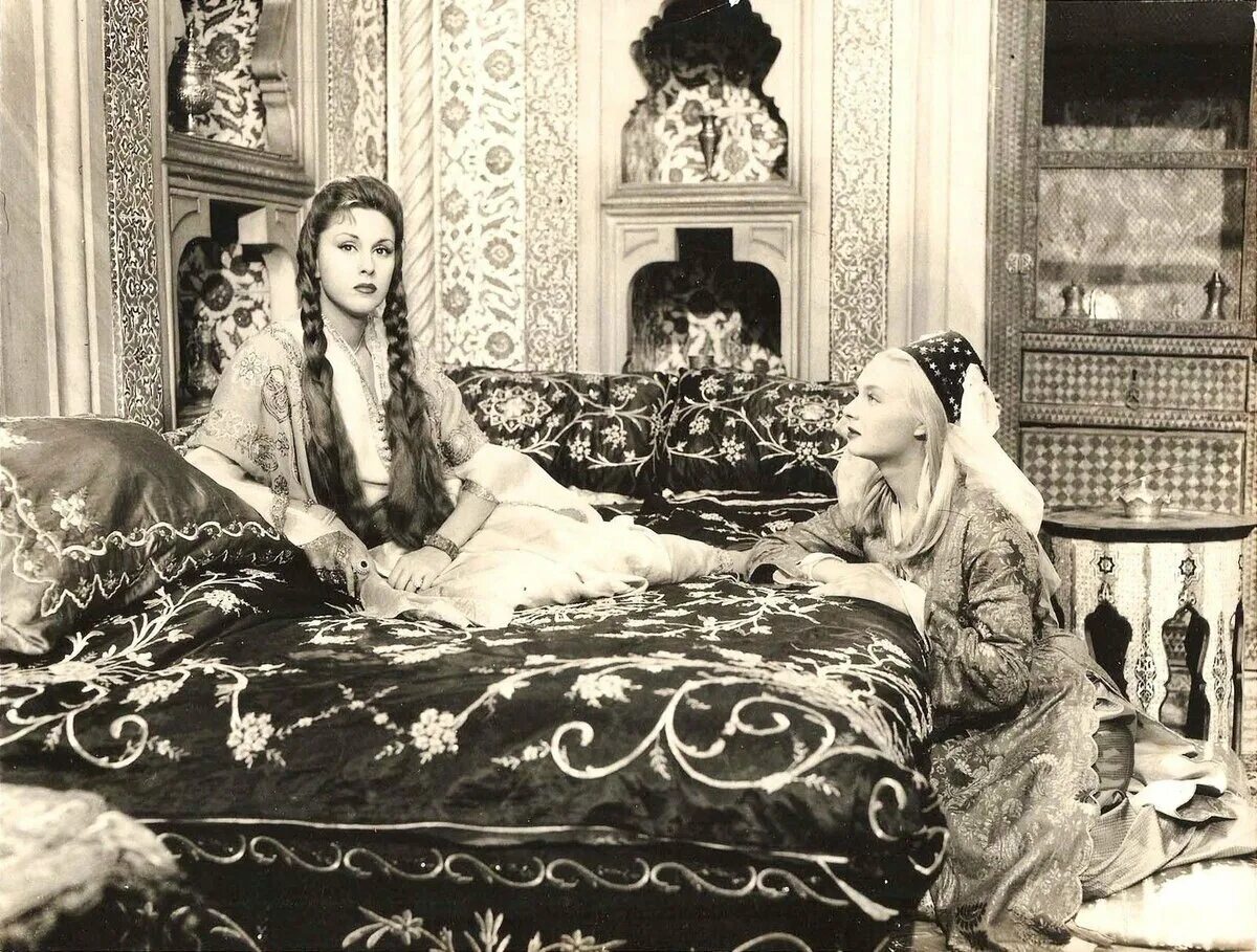 Принцесса проживает 7 жизнь. Гарем последнего Султана Османской империи. Наложницы Султана Сулеймана реальные. Османская Империя наложницы Султана Сулеймана.
