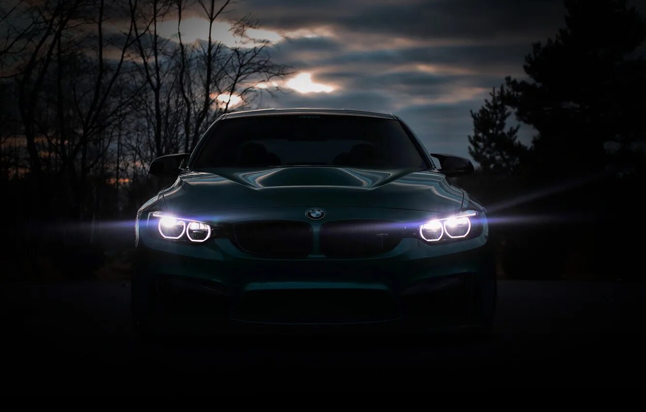Красивая машина ночью. БМВ f10 в темноте. BMW m3 в темноте. BMW 3 В темноте. BMW m5 неон.