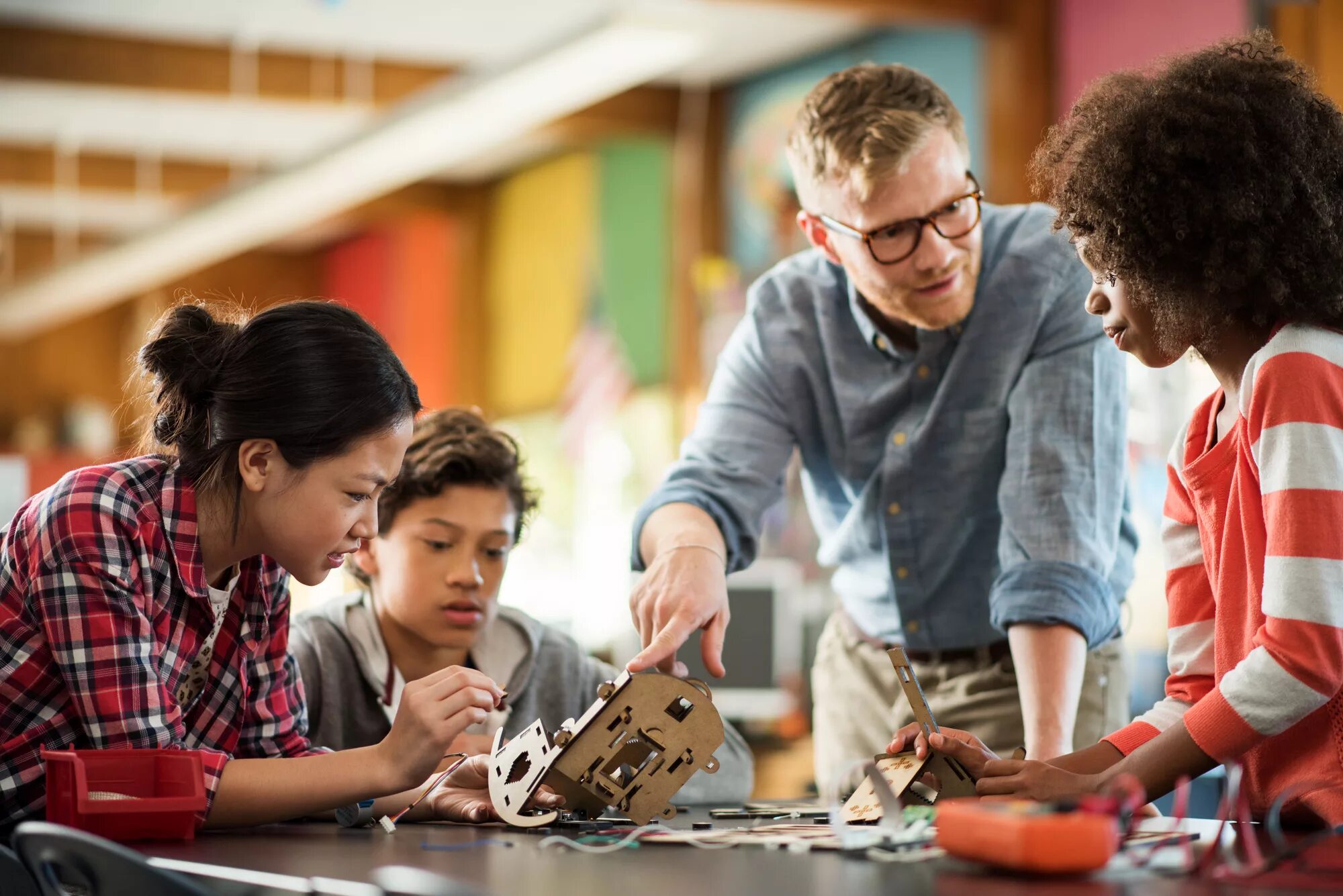 Watch are the children doing. Arduino Education. Образование interesting. Education Technology.