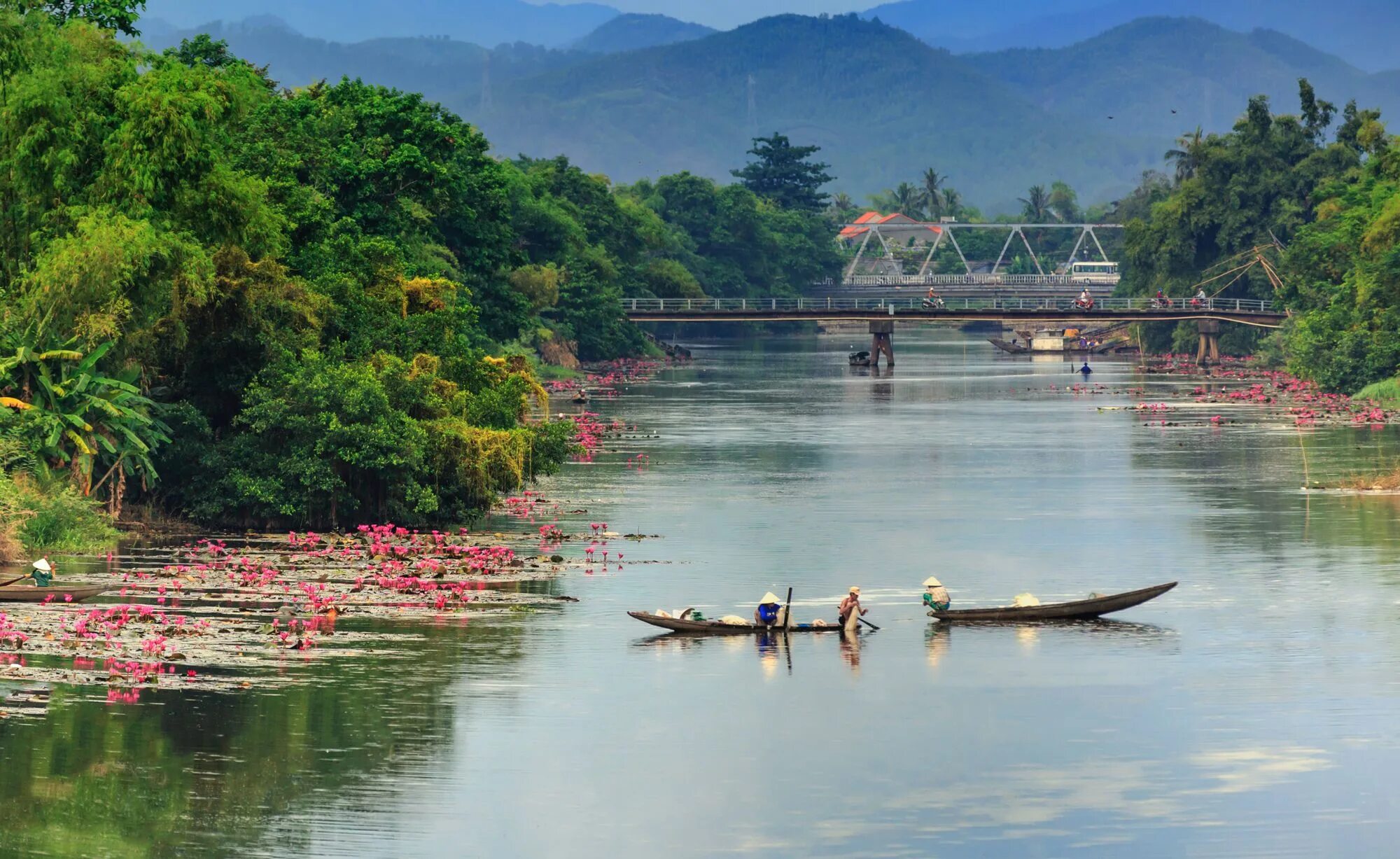 Река Меконг Вьетнам. Река Сайгон Вьетнам. Вьетнам Хюэ Ханой. Вьетнам Хюэ река.
