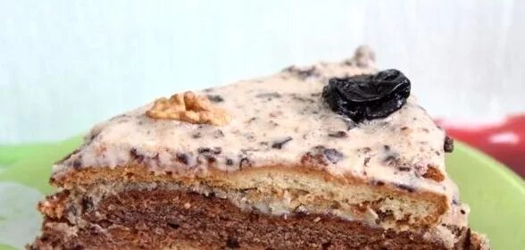 Торт с черносливом и грецким орехом сметанным. Торт с черносливом и сметаной. Чернослив с орехами в сгущенке. Торт анечка с черносливом. Торт с черносливом и грецким орехом сметанным.