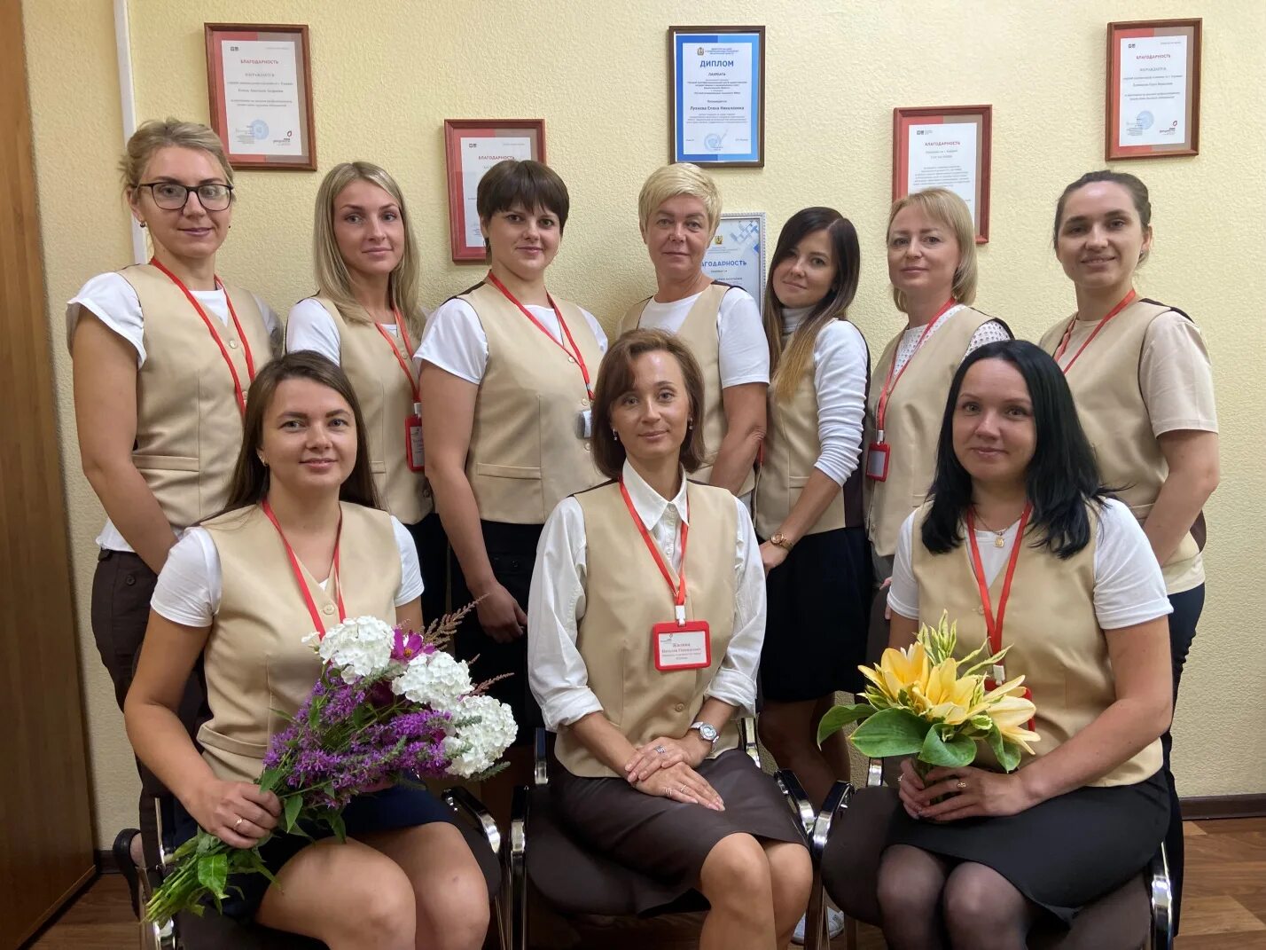 Мфц архангельск гайдара 12. Мфц архангельск. мфц сотрудники фото. мфц архангельск фото. мфц в архангельске адреса и режим работы.