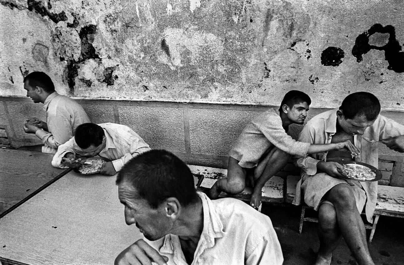 психиатрическая больница больные. пациенты психиатрической больницы. психиатрическая больница больные. сибирский тракт психиатрическая больница палата. новгородская психиатрическая больница кащенко.