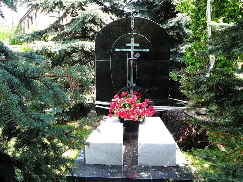Мощи пересвета и осляби. Деревня пенчино. Мощи пересвета и осляби в москве. Мощи пересвета и осляби. Могила пересвета и осляби.