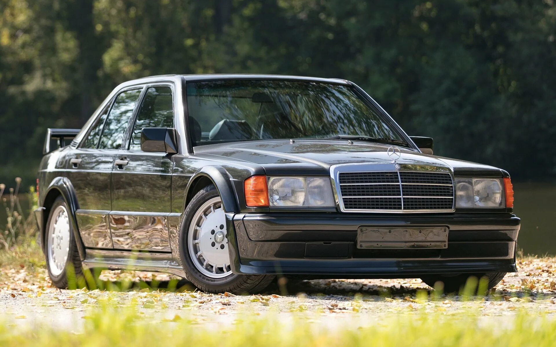 Mercedes w124 и w190. 190 124. 190 124. Мерседес 124 е190. 190 124.